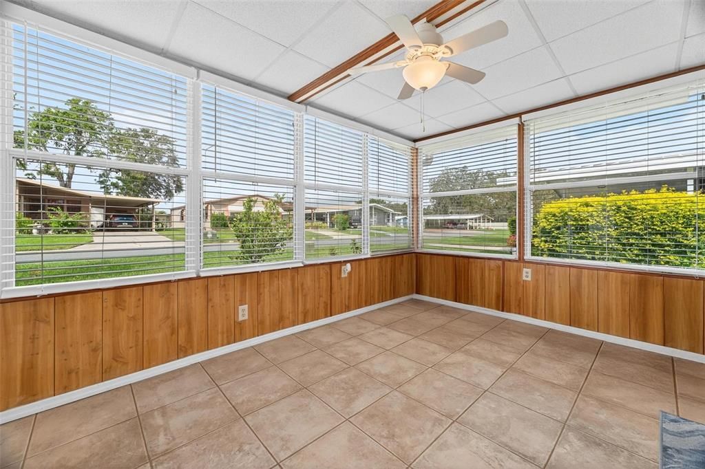 For Sale: $169,900 (2 beds, 2 baths, 1040 Square Feet)