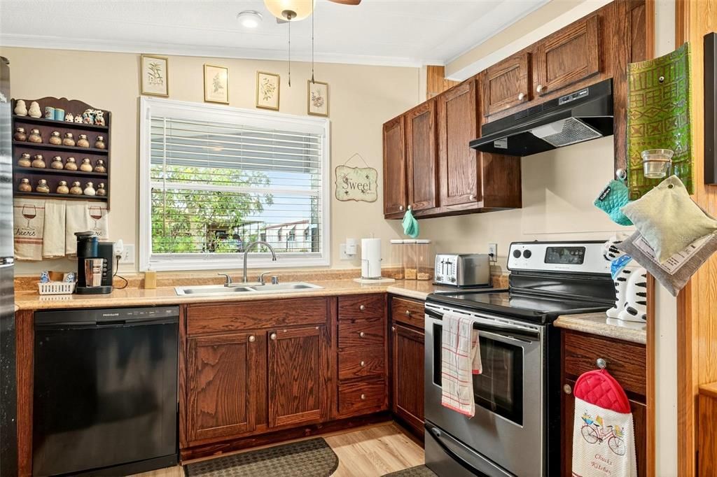 For Sale: $169,900 (2 beds, 2 baths, 1040 Square Feet)