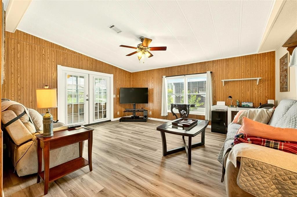 For Sale: $169,900 (2 beds, 2 baths, 1040 Square Feet)