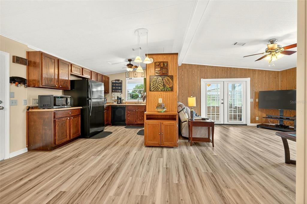 For Sale: $169,900 (2 beds, 2 baths, 1040 Square Feet)