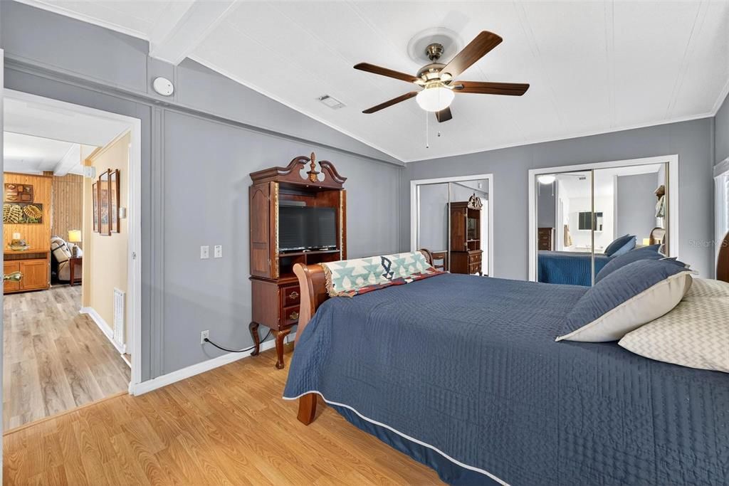 For Sale: $169,900 (2 beds, 2 baths, 1040 Square Feet)