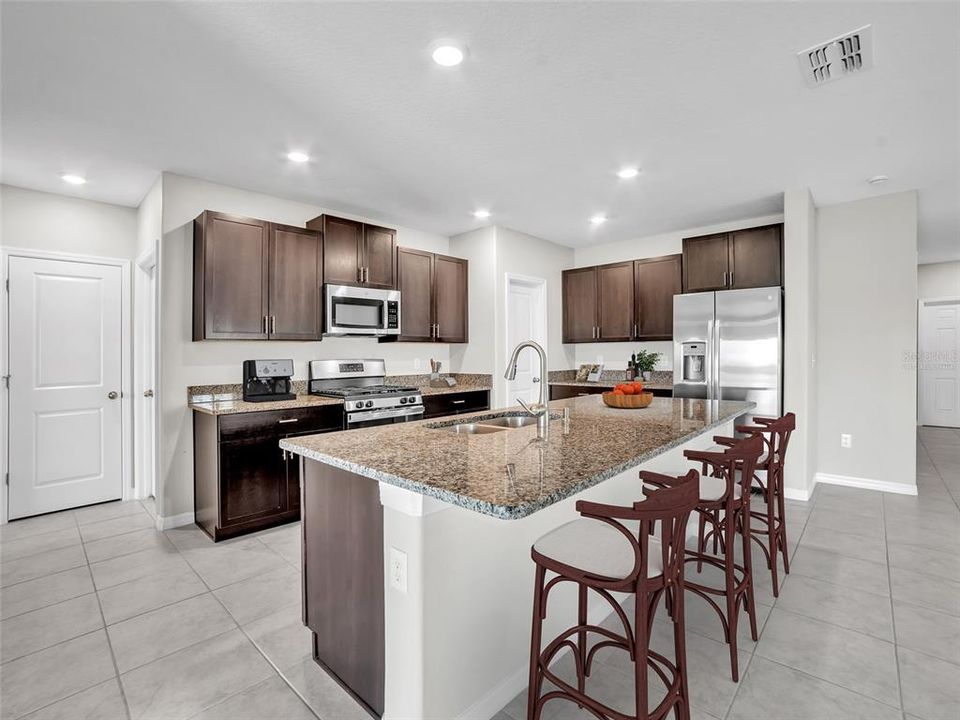 For Sale: $425,000 (6 beds, 3 baths, 2614 Square Feet)