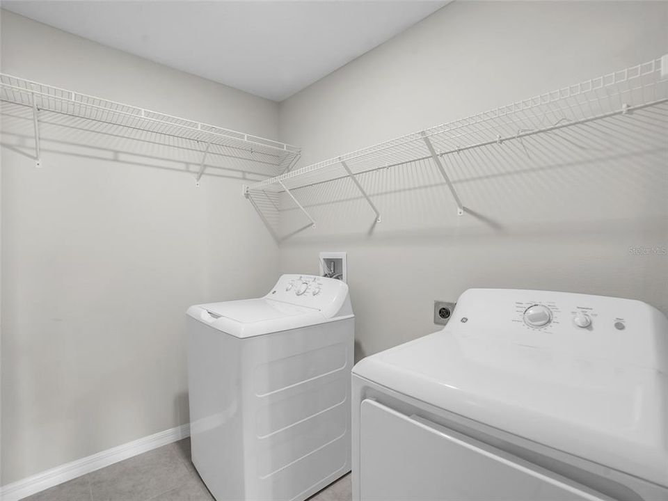 For Sale: $425,000 (6 beds, 3 baths, 2614 Square Feet)