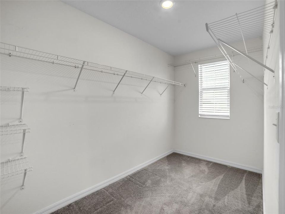 For Sale: $425,000 (6 beds, 3 baths, 2614 Square Feet)