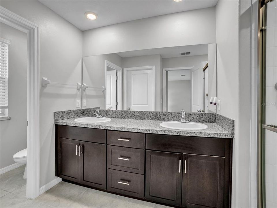 For Sale: $425,000 (6 beds, 3 baths, 2614 Square Feet)