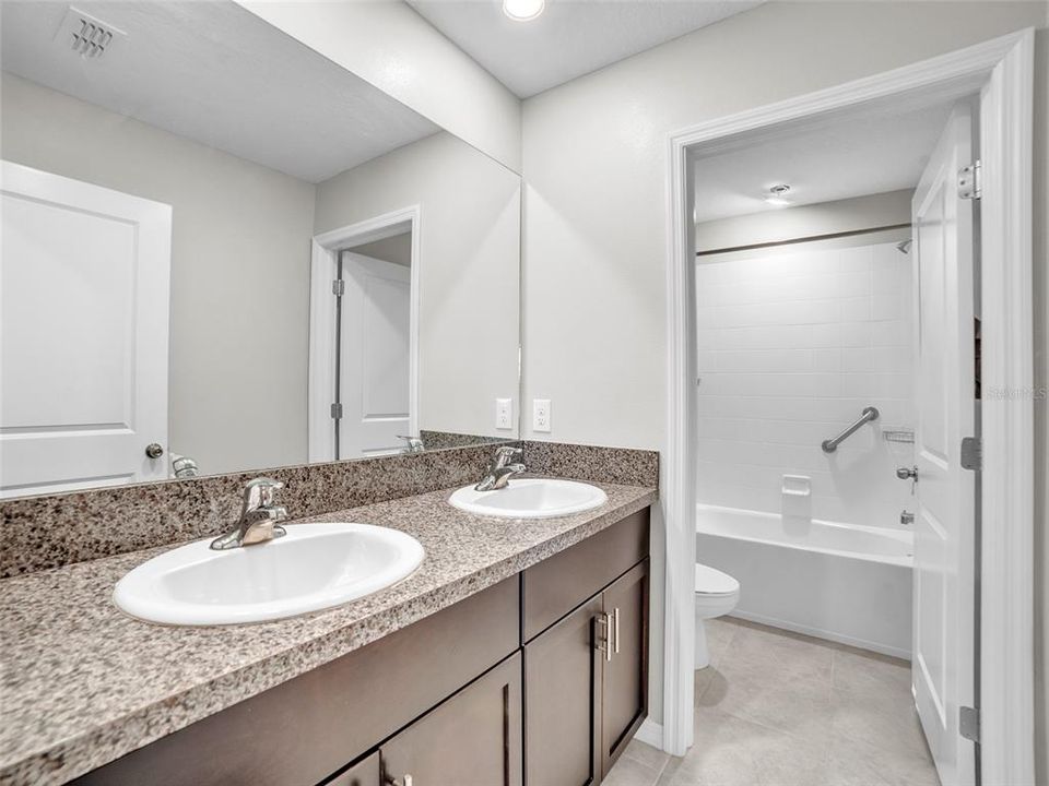 For Sale: $425,000 (6 beds, 3 baths, 2614 Square Feet)