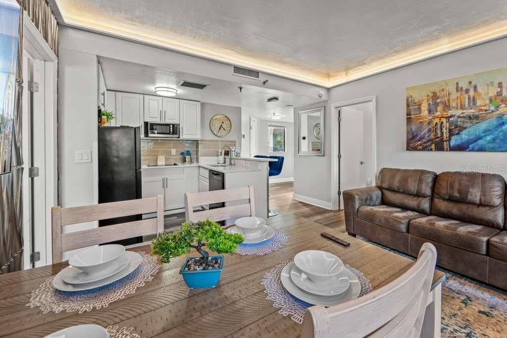 待售: $258,900 (2 贝兹, 2 浴室, 578 平方英尺)