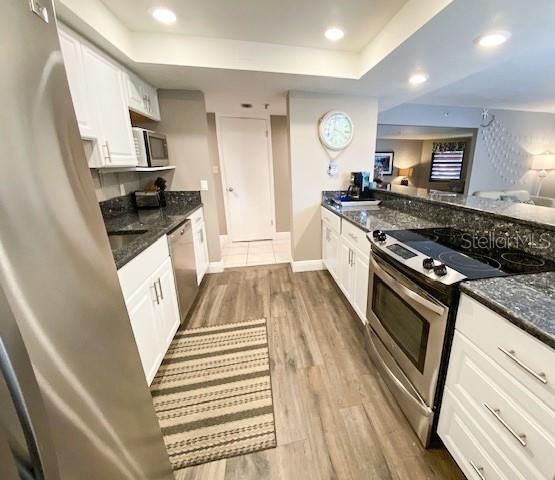 出租: $7,750 (3 贝兹, 3 浴室, 1672 平方英尺)