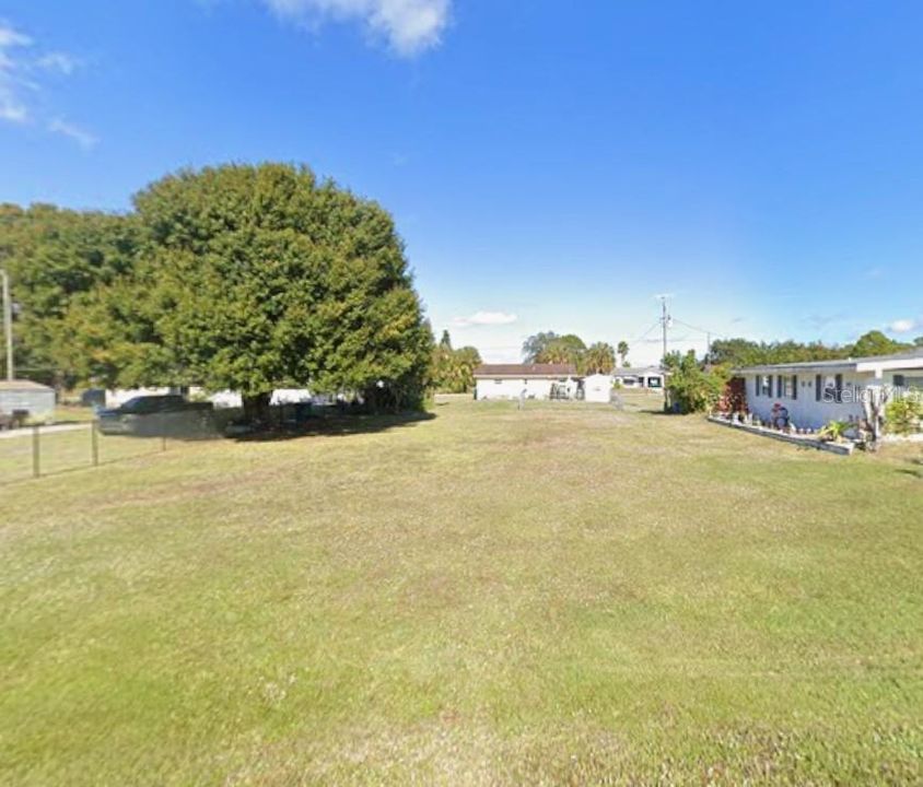 На продажу: $21,500 (0.18 acres)