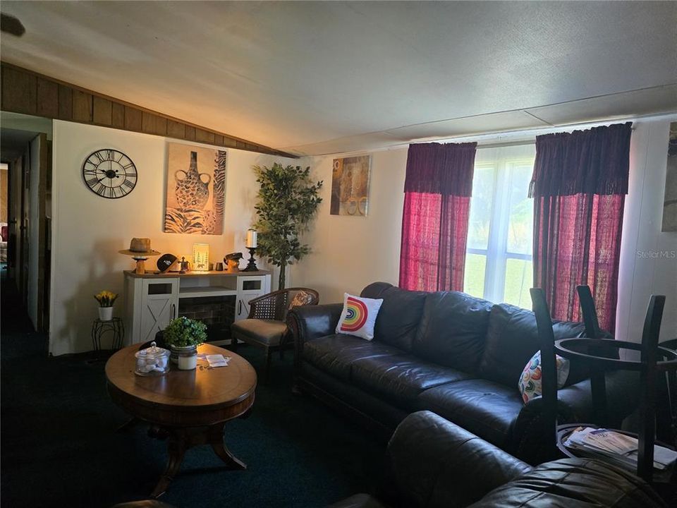 For Sale: $265,000 (3 beds, 2 baths, 1344 Square Feet)