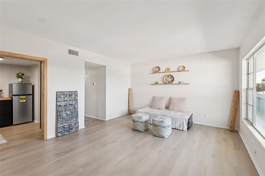 待售: $125,000 (1 贝兹, 1 浴室, 825 平方英尺)