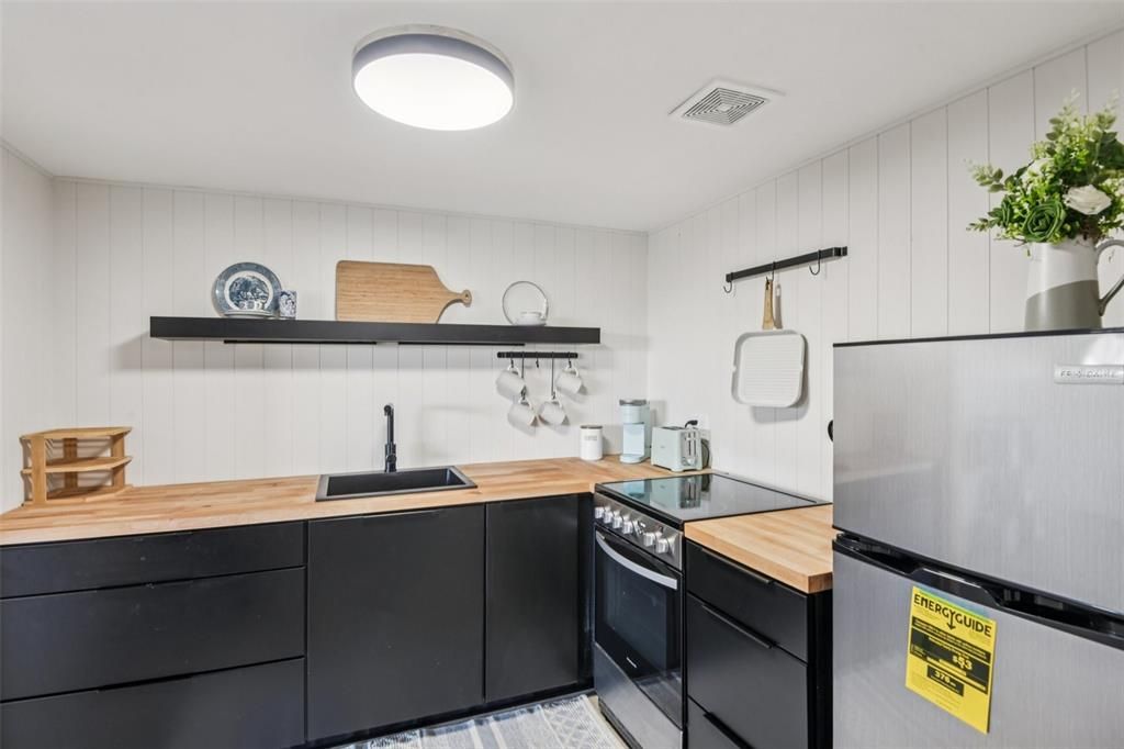 待售: $125,000 (1 贝兹, 1 浴室, 825 平方英尺)