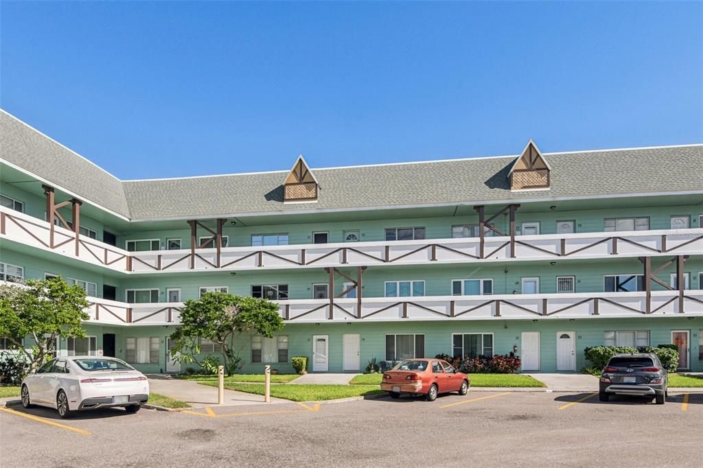 待售: $125,000 (1 贝兹, 1 浴室, 825 平方英尺)