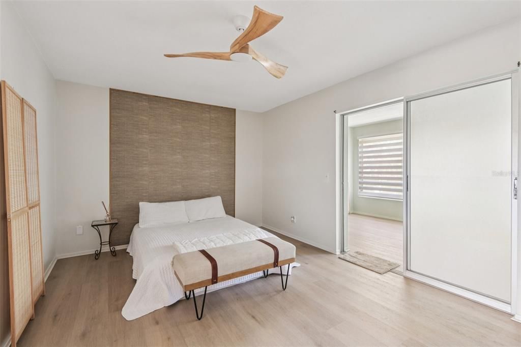 待售: $125,000 (1 贝兹, 1 浴室, 825 平方英尺)