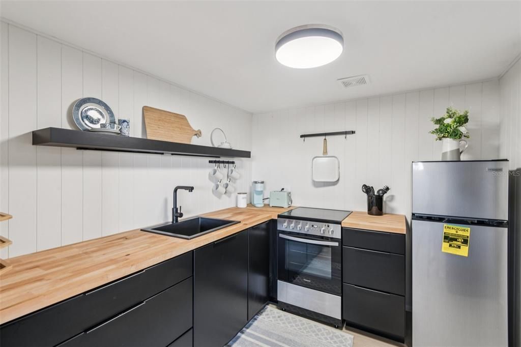 待售: $125,000 (1 贝兹, 1 浴室, 825 平方英尺)