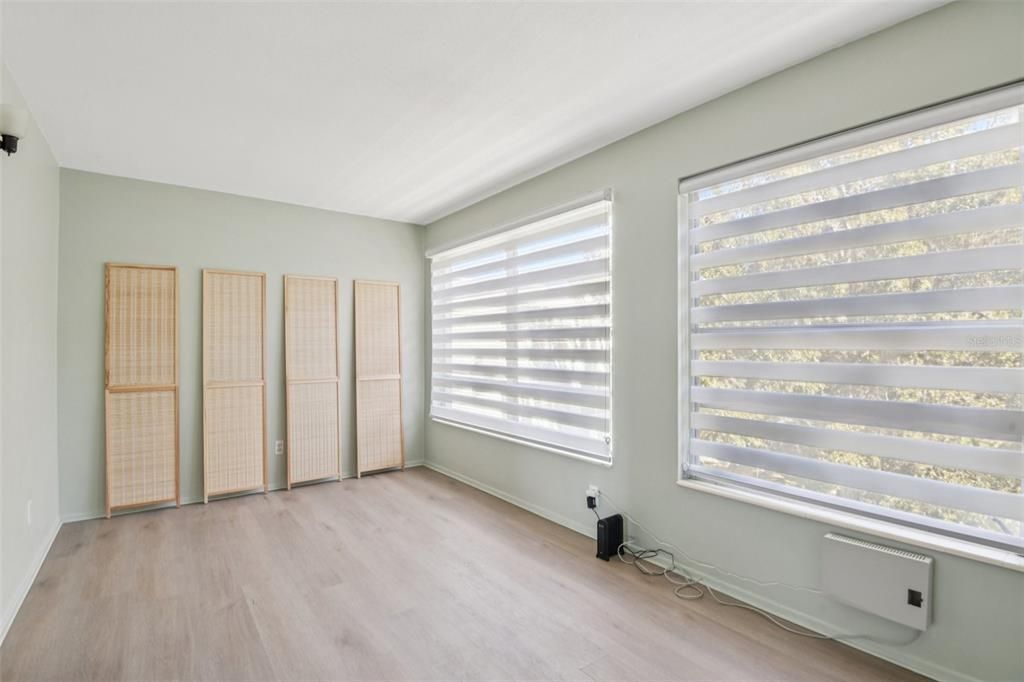 待售: $125,000 (1 贝兹, 1 浴室, 825 平方英尺)