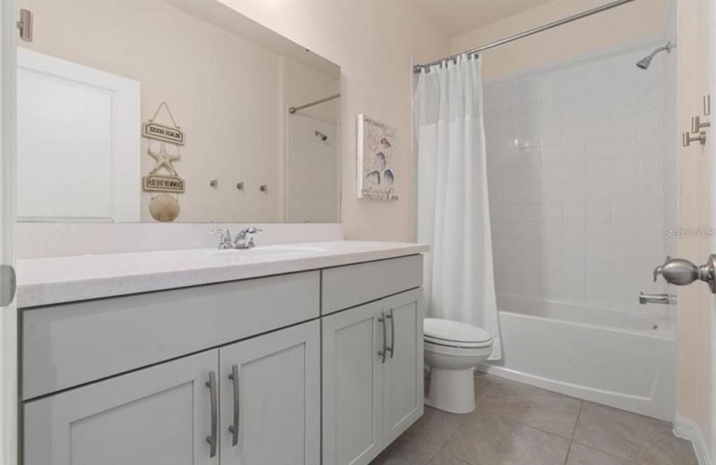 For Rent: $2,800 (4 beds, 2 baths, 1838 Square Feet)