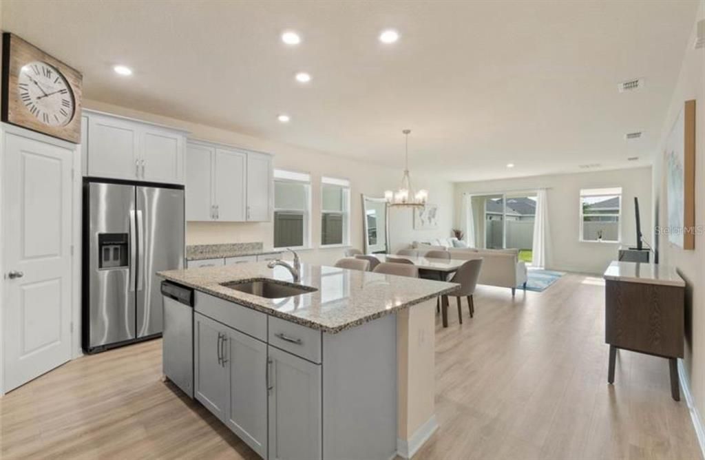 For Rent: $2,800 (4 beds, 2 baths, 1838 Square Feet)