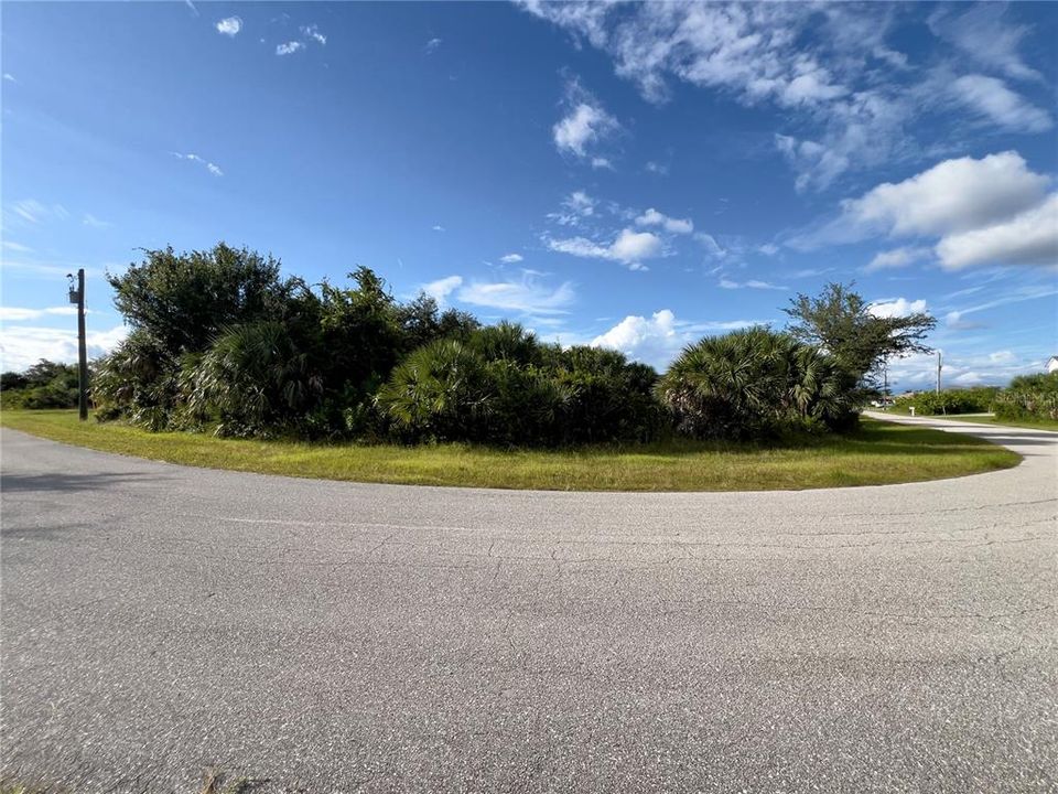 На продажу: $25,000 (0.23 acres)