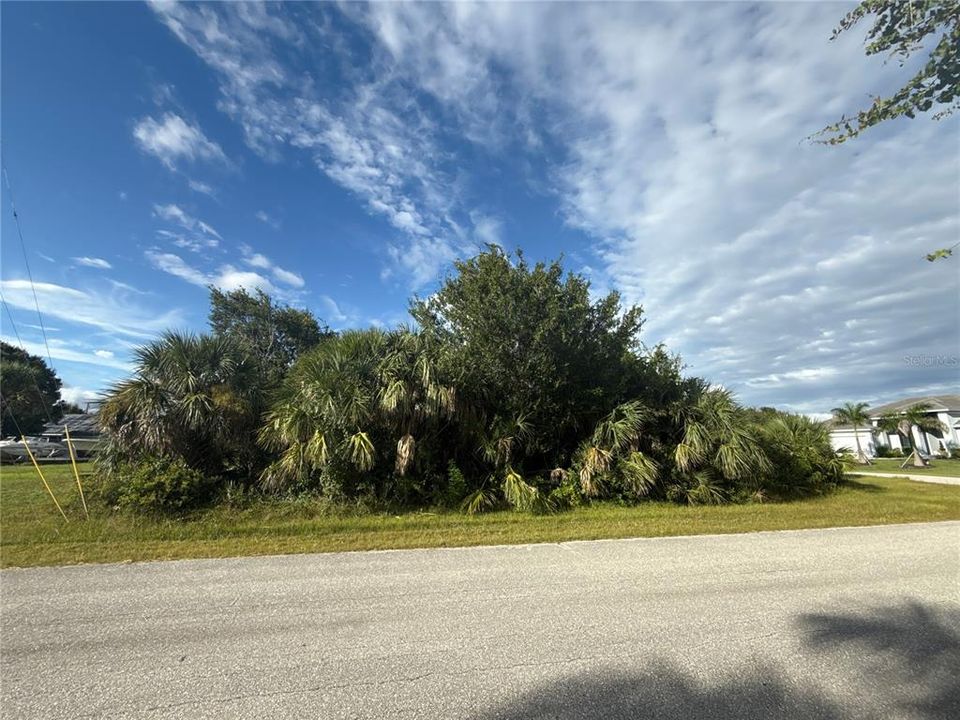 На продажу: $25,000 (0.23 acres)