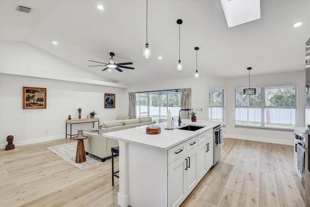 На продажу: $379,900 (3 спален, 2 ванн, 1506 Квадратных фут)