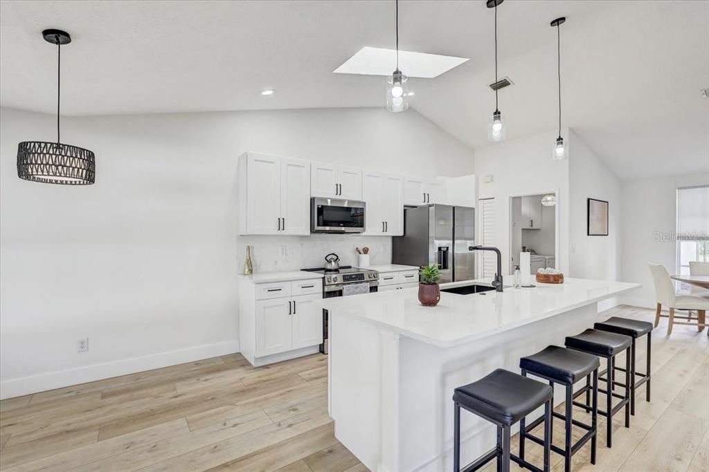 На продажу: $379,900 (3 спален, 2 ванн, 1506 Квадратных фут)