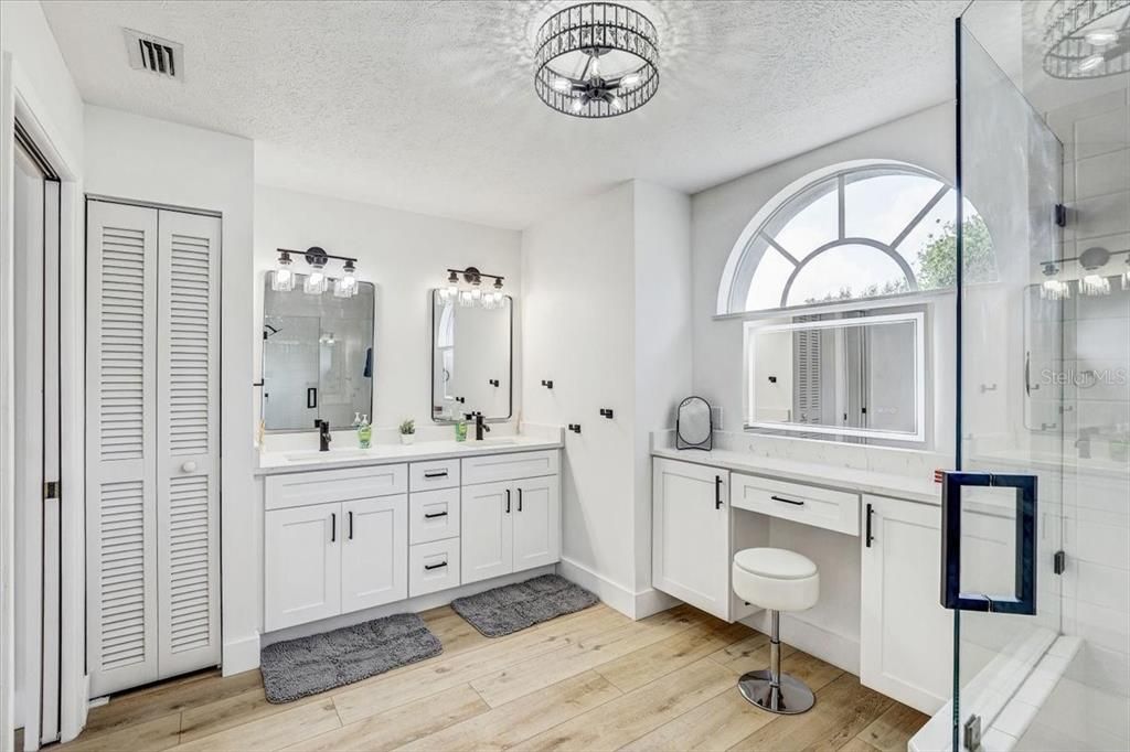 На продажу: $379,900 (3 спален, 2 ванн, 1506 Квадратных фут)