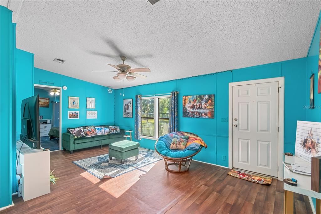 For Sale: $415,000 (3 beds, 2 baths, 1104 Square Feet)