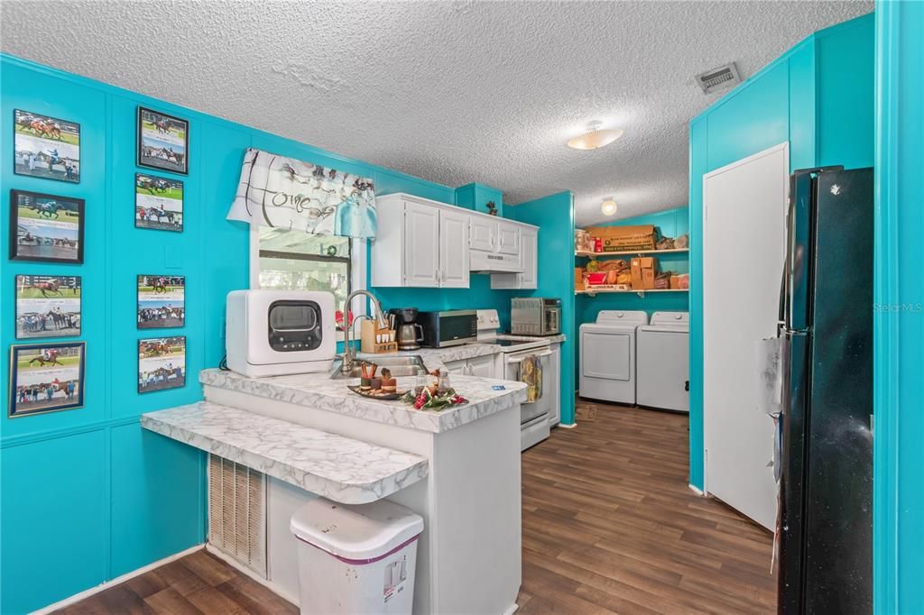 For Sale: $415,000 (3 beds, 2 baths, 1104 Square Feet)