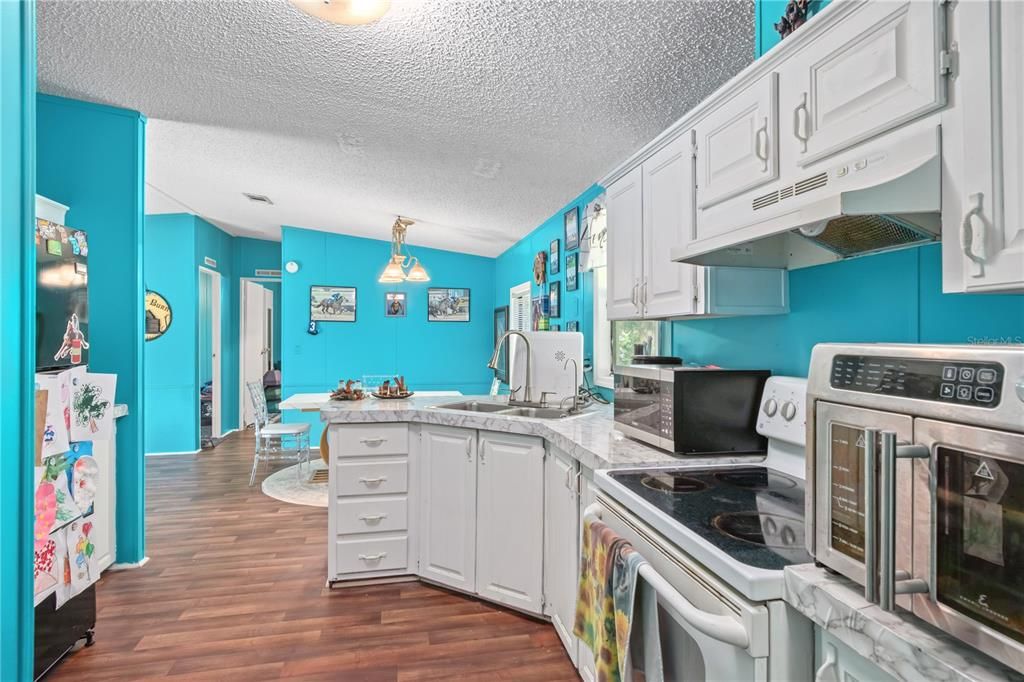 For Sale: $415,000 (3 beds, 2 baths, 1104 Square Feet)