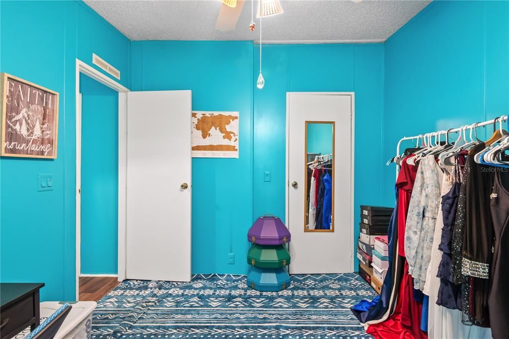 For Sale: $415,000 (3 beds, 2 baths, 1104 Square Feet)