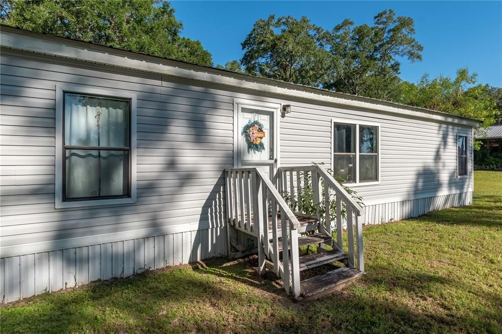 For Sale: $415,000 (3 beds, 2 baths, 1104 Square Feet)