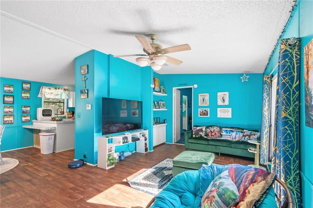 For Sale: $415,000 (3 beds, 2 baths, 1104 Square Feet)