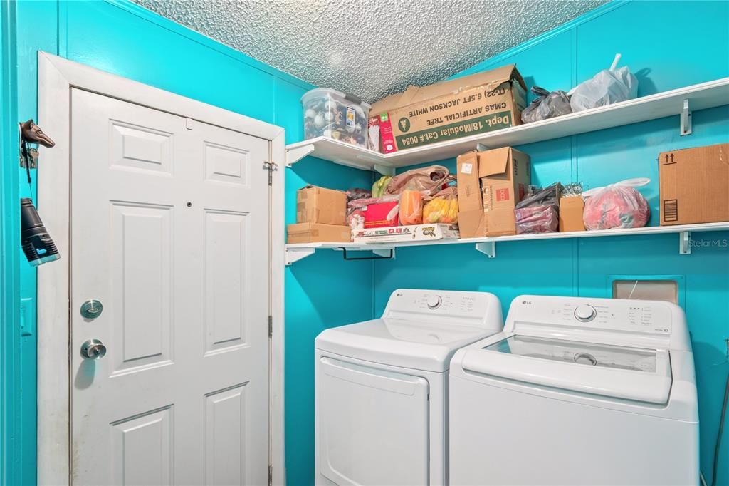 For Sale: $415,000 (3 beds, 2 baths, 1104 Square Feet)