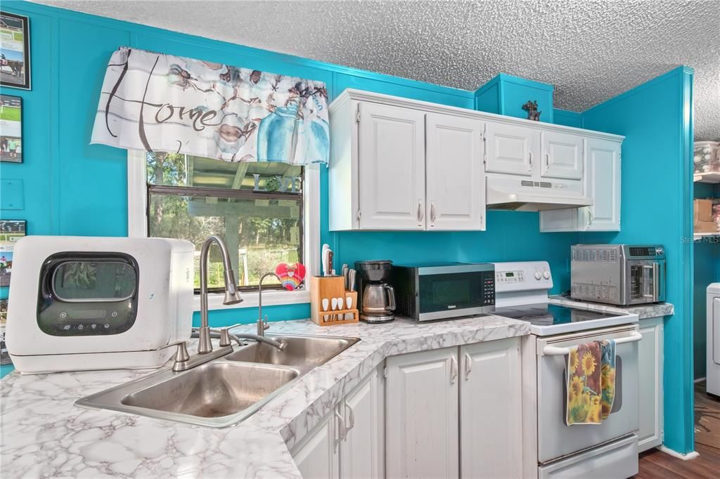 For Sale: $415,000 (3 beds, 2 baths, 1104 Square Feet)