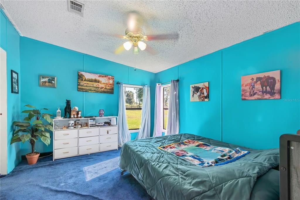 For Sale: $415,000 (3 beds, 2 baths, 1104 Square Feet)