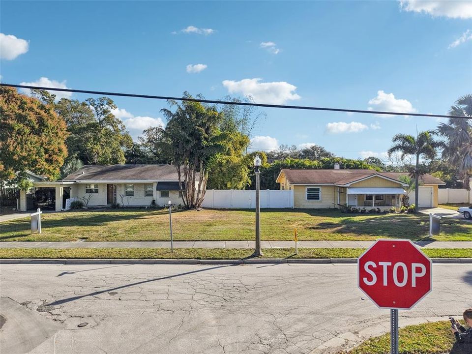 For Sale: $499,000 (2 beds, 1 baths, 1131 Square Feet)