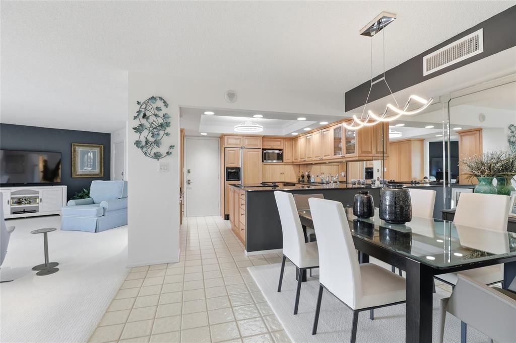 待售: $695,000 (2 贝兹, 2 浴室, 1235 平方英尺)