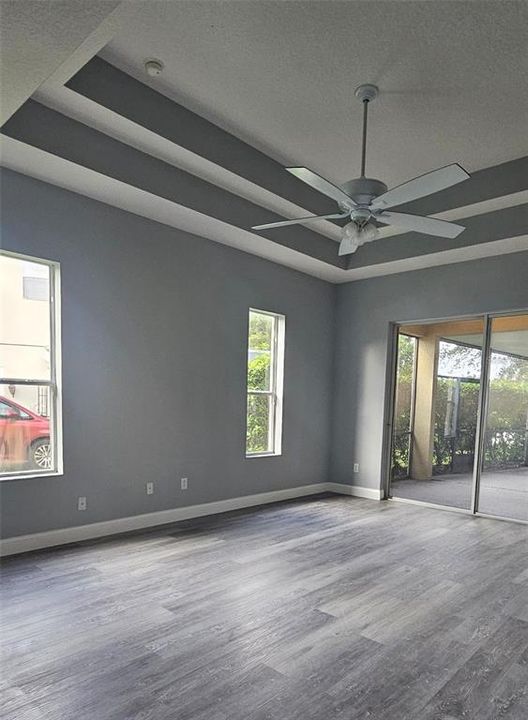 合同活跃: $599,000 (4 贝兹, 3 浴室, 2582 平方英尺)