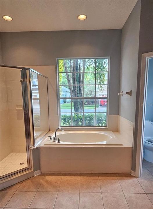 合同活跃: $599,000 (4 贝兹, 3 浴室, 2582 平方英尺)