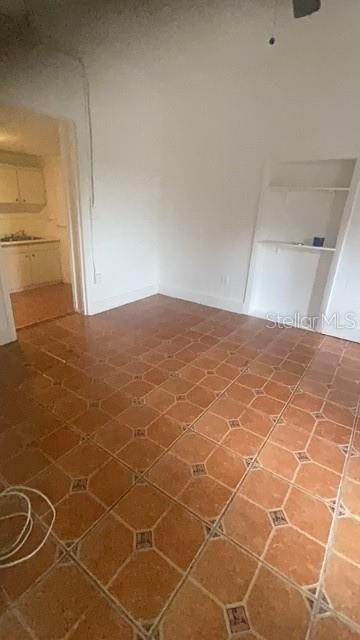 出租: $950 (1 贝兹, 1 浴室, 600 平方英尺)