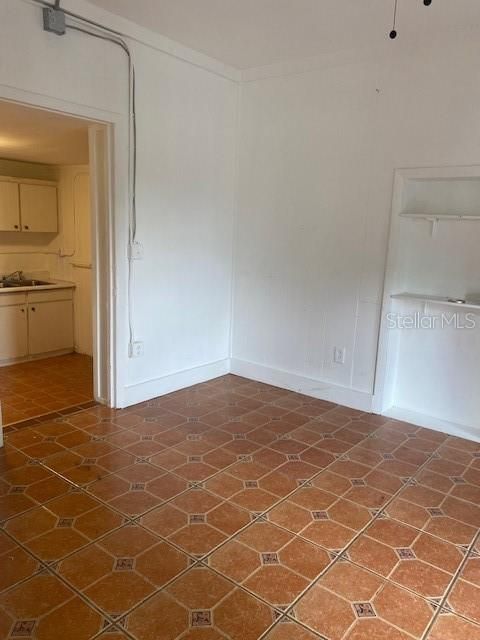 出租: $950 (1 贝兹, 1 浴室, 600 平方英尺)