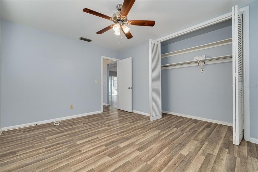 Active With Contract: $299,400 (2 beds, 1 baths, 1035 Square Feet)