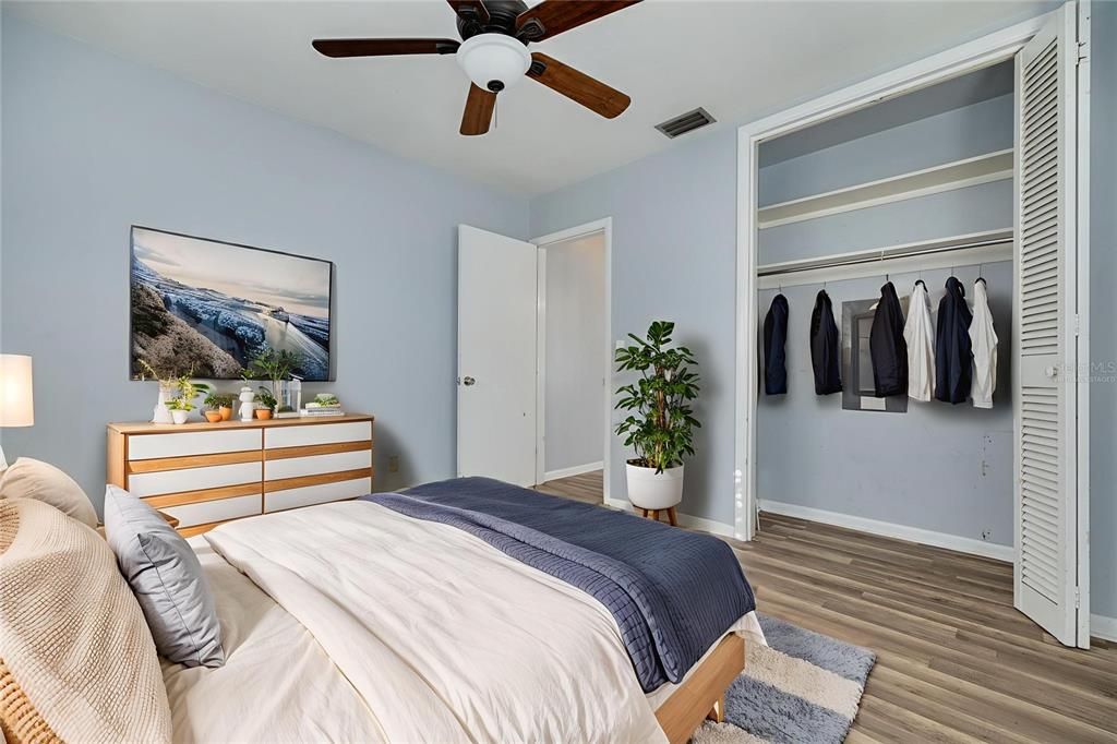 Active With Contract: $299,400 (2 beds, 1 baths, 1035 Square Feet)