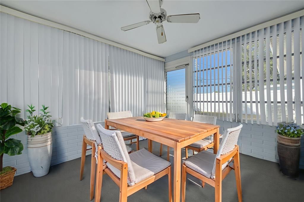 Active With Contract: $299,400 (2 beds, 1 baths, 1035 Square Feet)