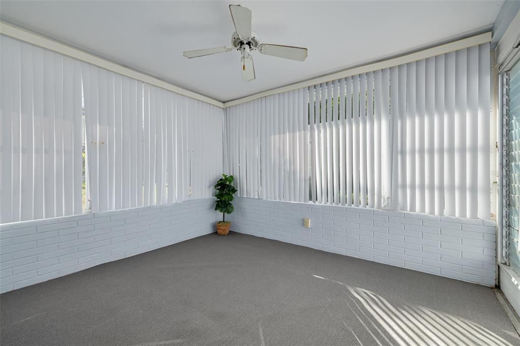 Active With Contract: $299,400 (2 beds, 1 baths, 1035 Square Feet)