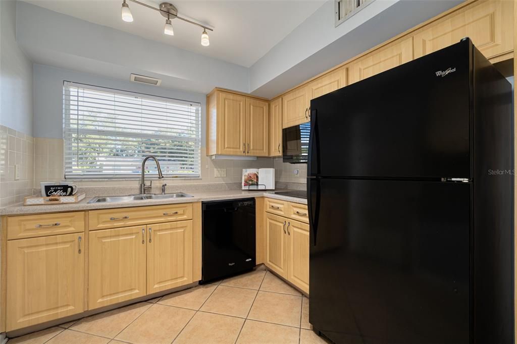 Active With Contract: $299,400 (2 beds, 1 baths, 1035 Square Feet)