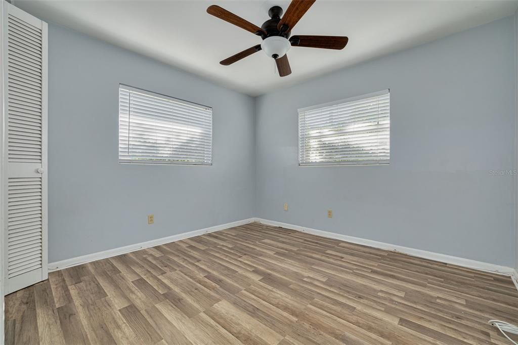 Active With Contract: $299,400 (2 beds, 1 baths, 1035 Square Feet)