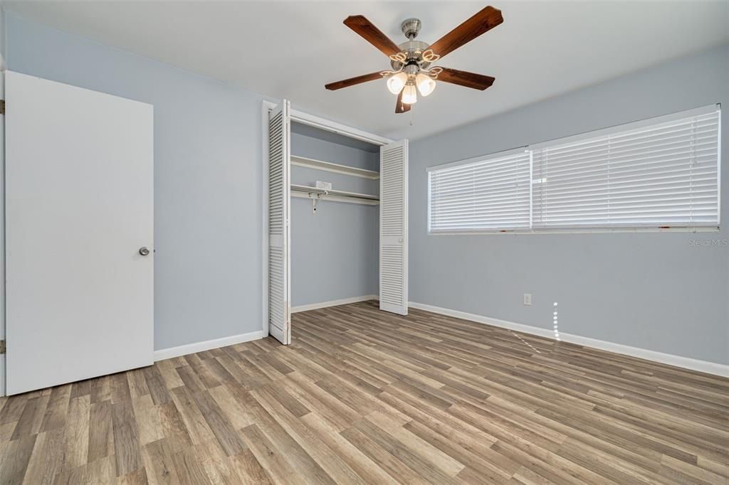 Active With Contract: $299,400 (2 beds, 1 baths, 1035 Square Feet)