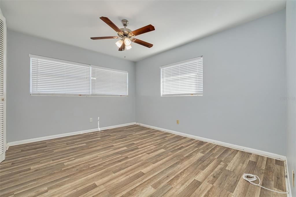 Active With Contract: $299,400 (2 beds, 1 baths, 1035 Square Feet)